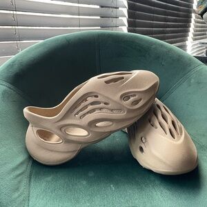 Yeezy foam runners “ochre”